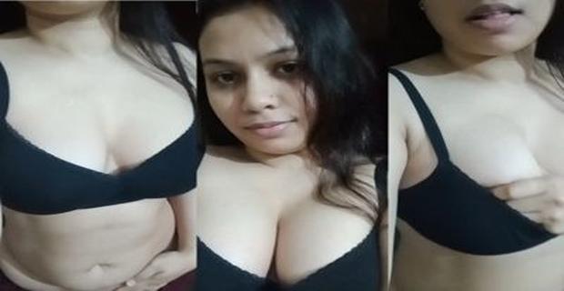 Muslim bhabhi black bra me big boobs show